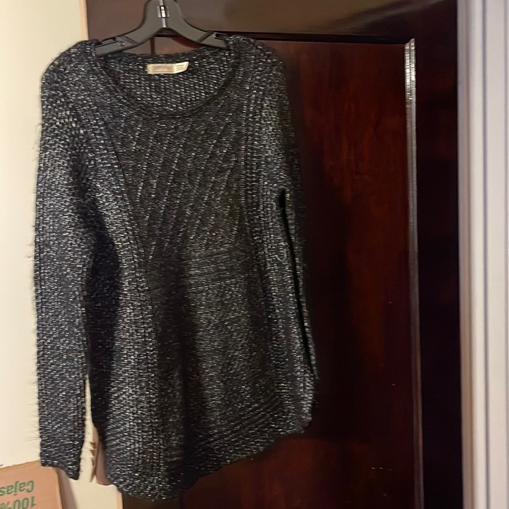 MOVING SALE FADED GLORY LARGE WOMEN BLACK & SILVER LONG SLEEVE PULLOVER SWEATER.